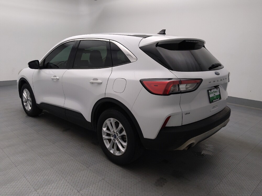 2020 Ford Escape in Gladstone, MO 64118 - 18143136 3