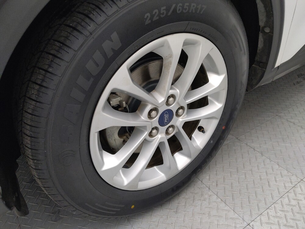 2020 Ford Escape in Gladstone, MO 64118 - 18143136 31