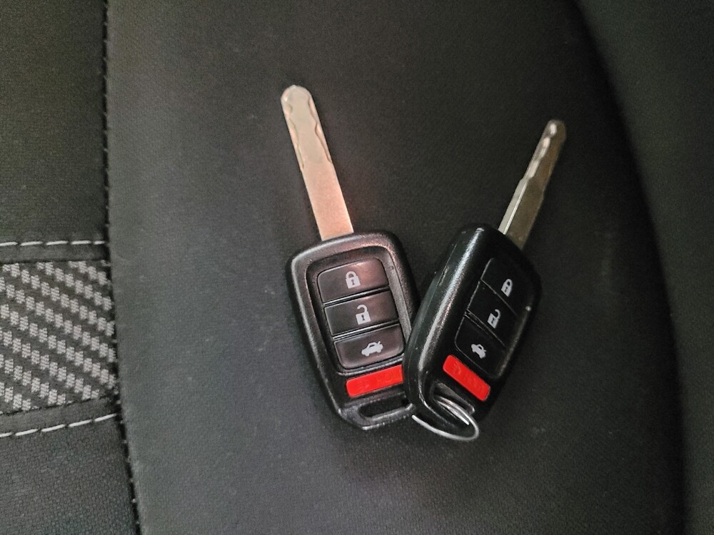2018 Honda Civic in St. Louis, MO 63136 - 18143139 32