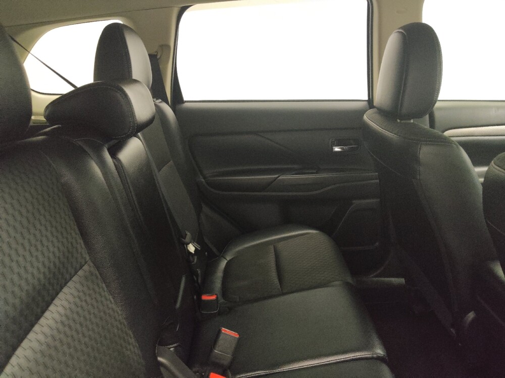 2015 Mitsubishi Outlander in Des Moines, IA 50310 - 18143147 19