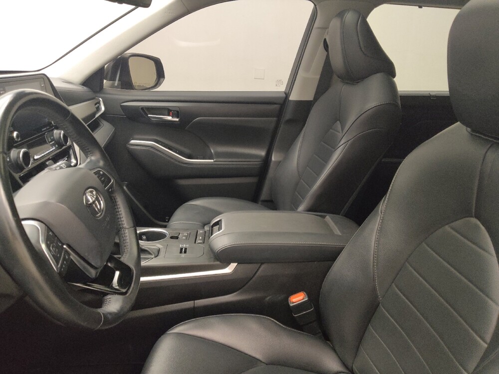 2021 Toyota Highlander in Lombard, IL 60148 - 18143151 17