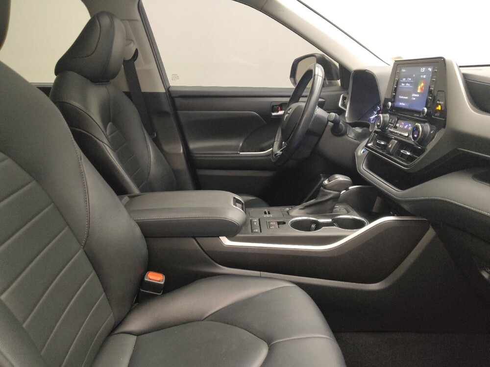 2021 Toyota Highlander in Lombard, IL 60148 - 18143151 21