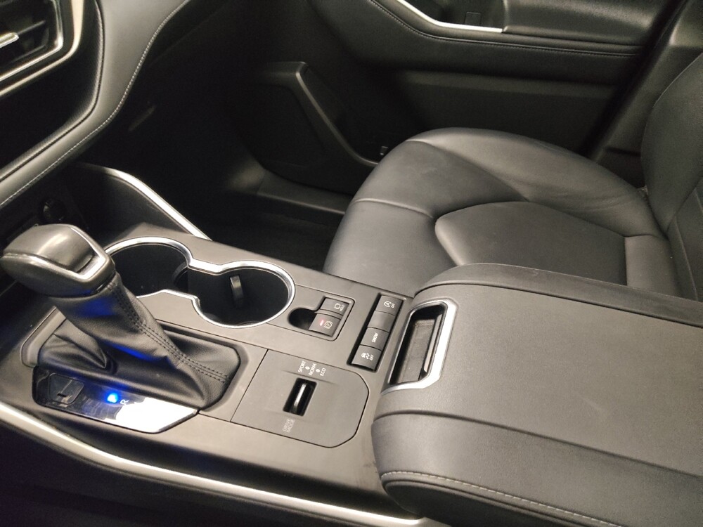 2021 Toyota Highlander in Lombard, IL 60148 - 18143151 26