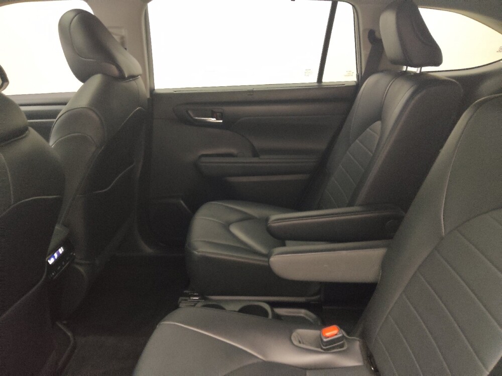 2021 Toyota Highlander in Lombard, IL 60148 - 18143151 18