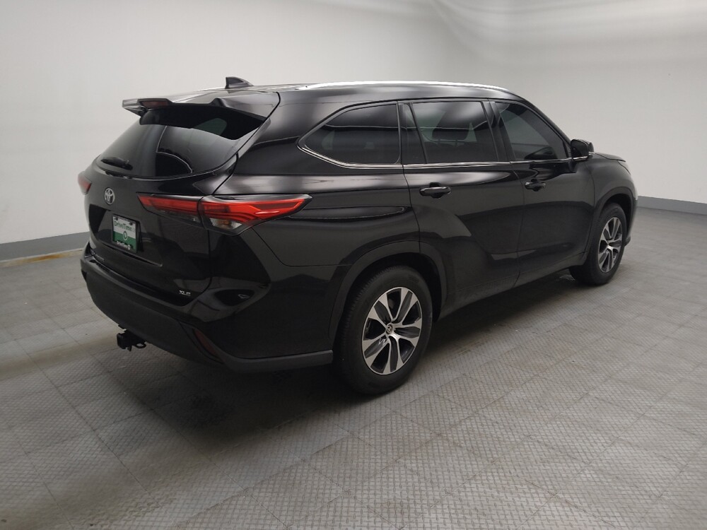 2021 Toyota Highlander in Lombard, IL 60148 - 18143151 10