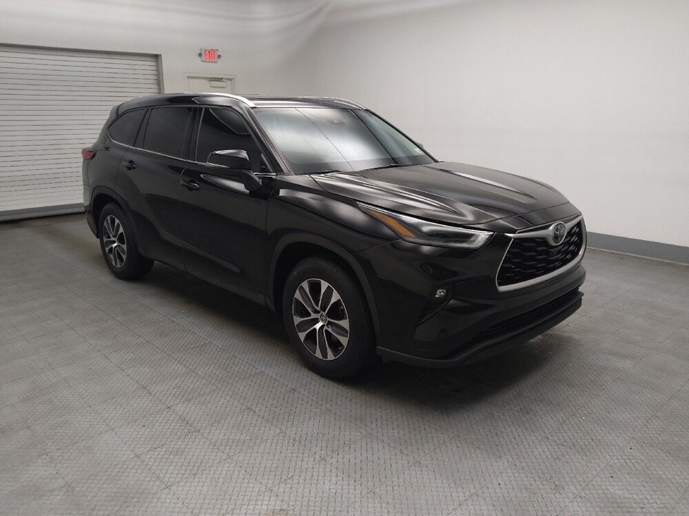 2021 Toyota Highlander in Lombard, IL 60148 - 18143151 11