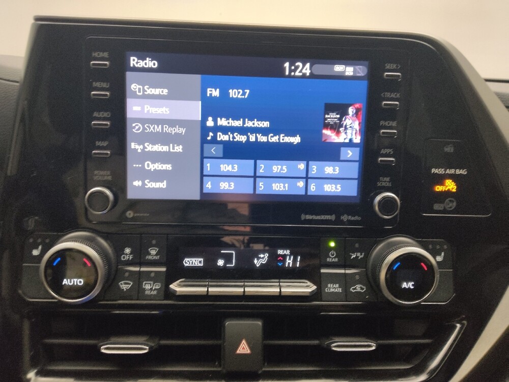 2021 Toyota Highlander in Lombard, IL 60148 - 18143151 25