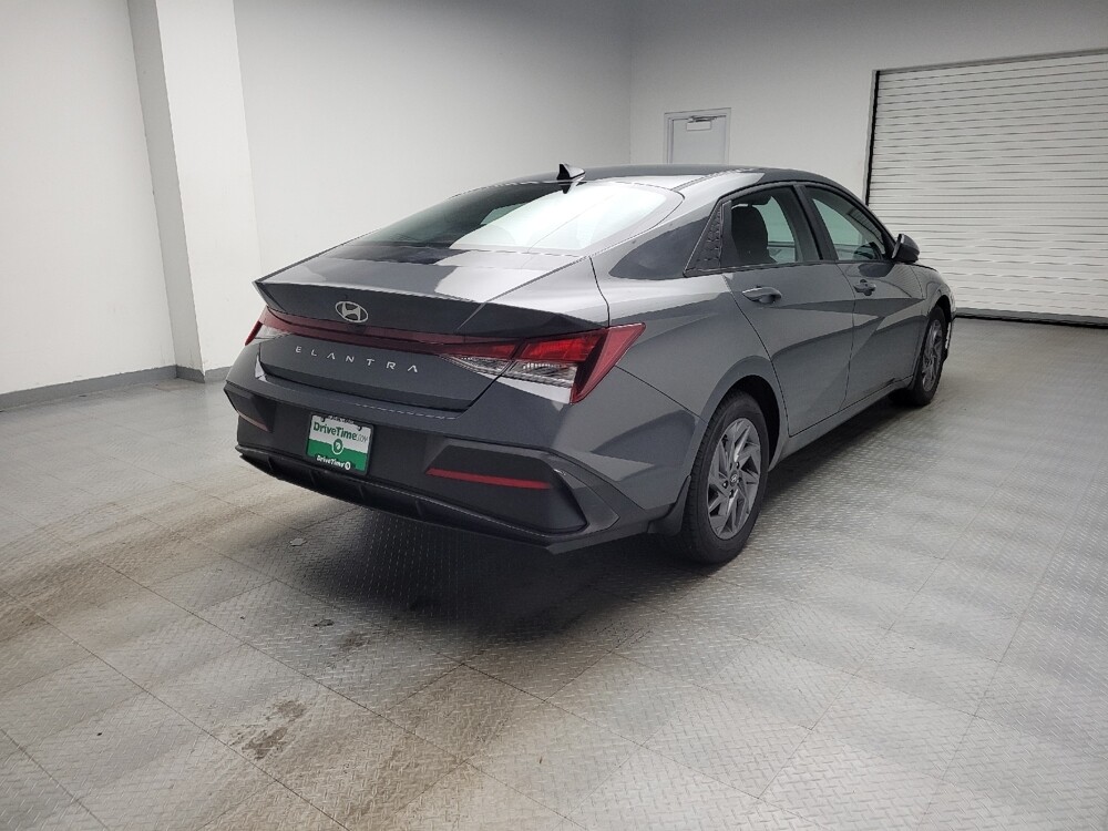 2024 Hyundai Elantra in Grand Rapids, MI 49508 - 18143152 9