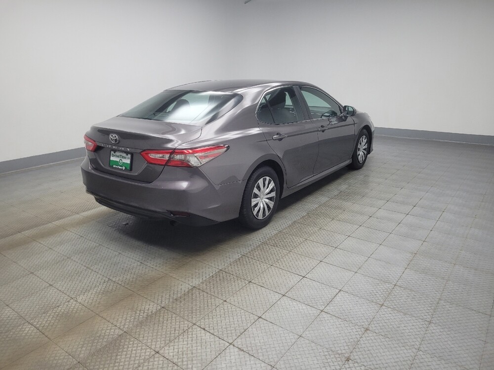 2018 Toyota Camry in Mishawaka, IN 46545 - 18143162 10