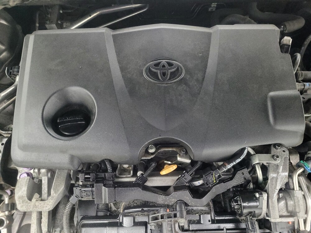 2018 Toyota Camry in Mishawaka, IN 46545 - 18143162 30