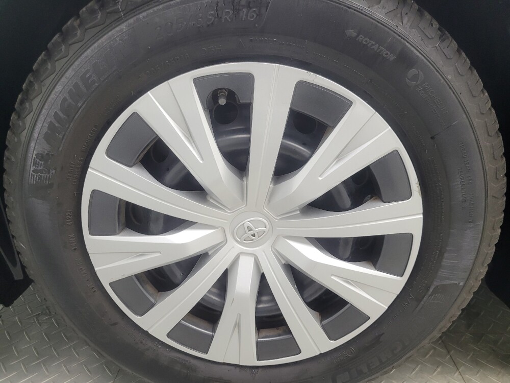 2018 Toyota Camry in Mishawaka, IN 46545 - 18143162 31