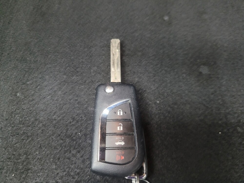 2018 Toyota Camry in Mishawaka, IN 46545 - 18143162 32