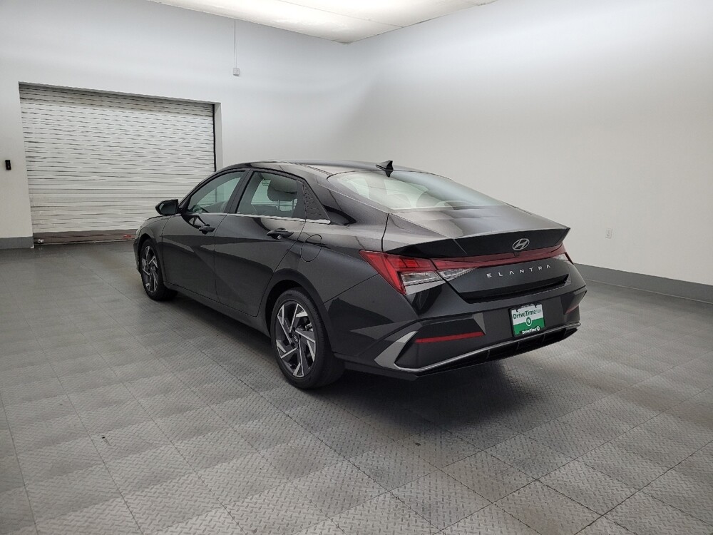 2025 Hyundai Elantra in Glendale, AZ 85301 - 18143172 5