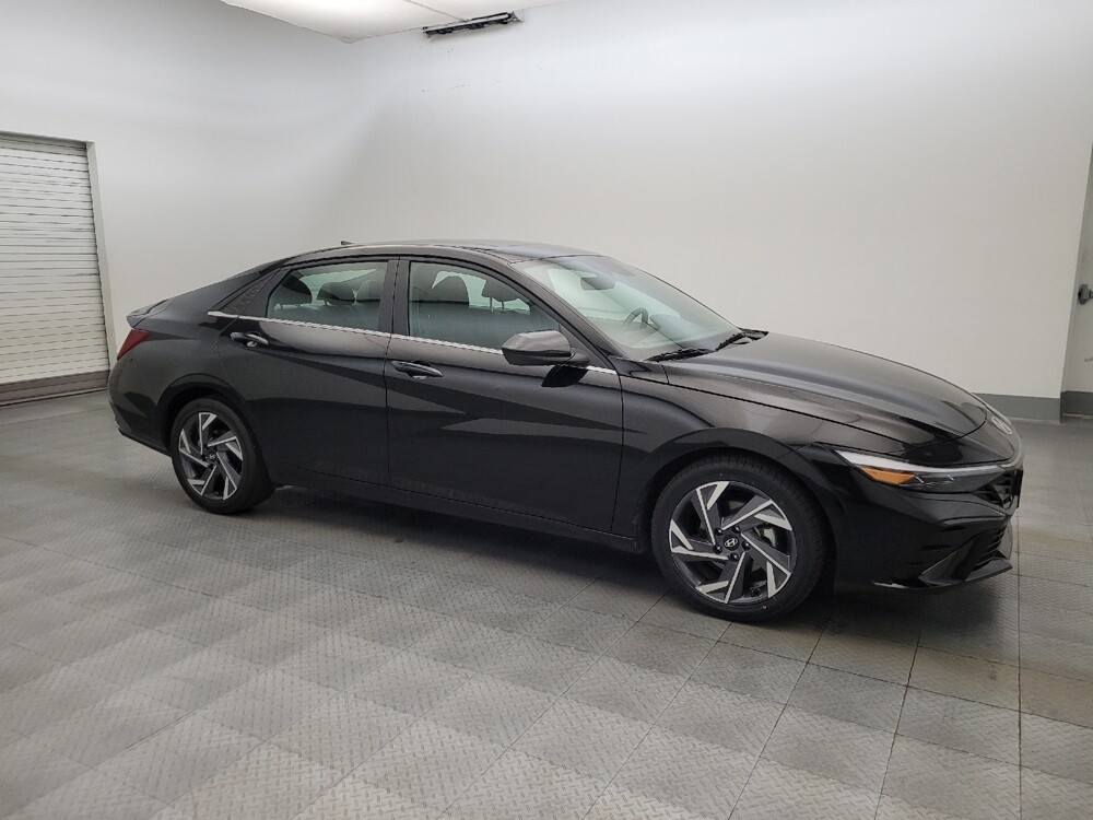 2025 Hyundai Elantra in Glendale, AZ 85301 - 18143172 11