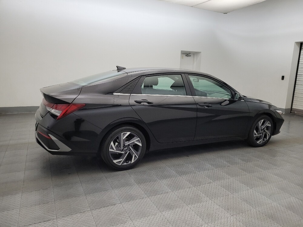 2025 Hyundai Elantra in Glendale, AZ 85301 - 18143172 10