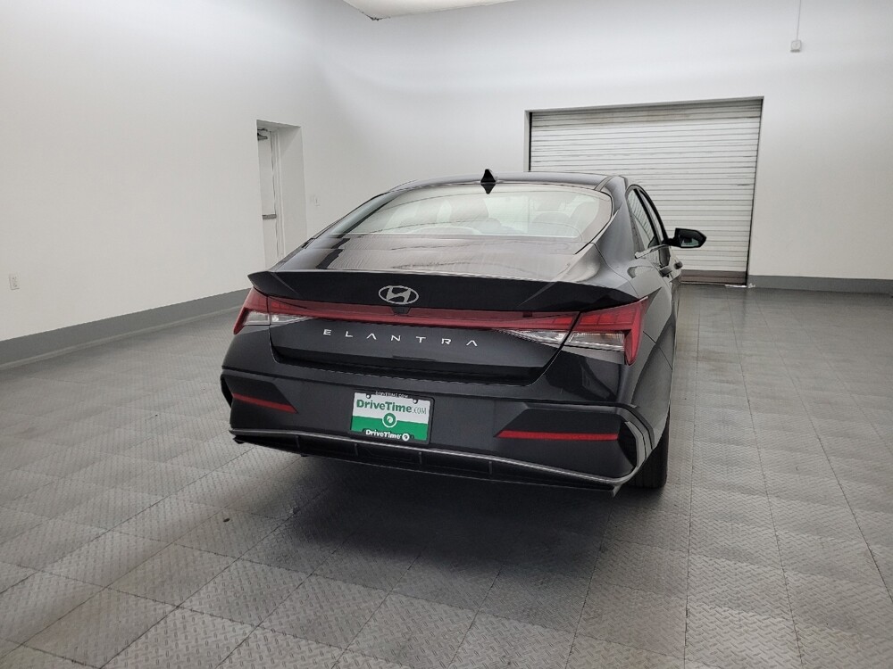 2025 Hyundai Elantra in Glendale, AZ 85301 - 18143172 7