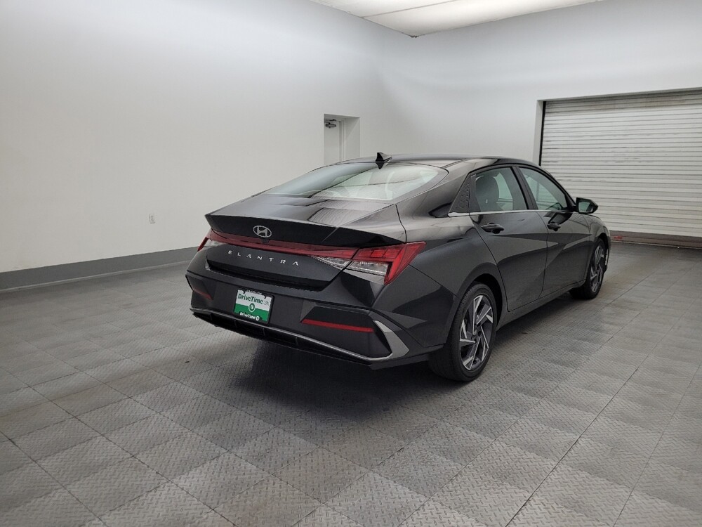 2025 Hyundai Elantra in Glendale, AZ 85301 - 18143172 9