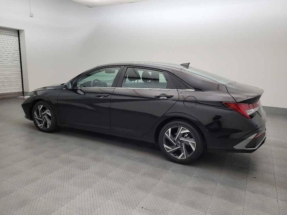 2025 Hyundai Elantra in Glendale, AZ 85301 - 18143172 3