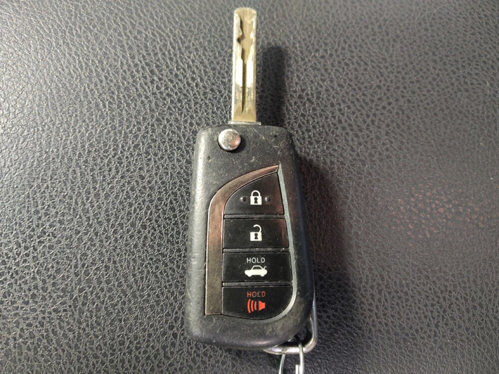 2018 Toyota Camry in Tampa, FL 33619 - 18143174 32
