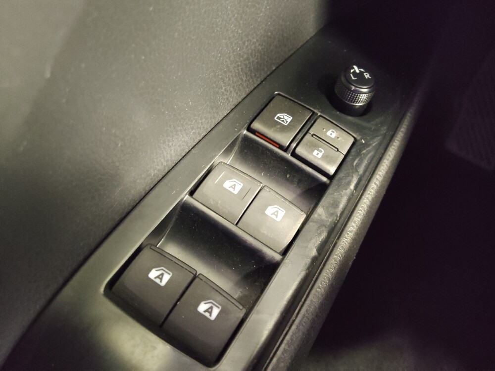 2018 Toyota Camry in Tampa, FL 33619 - 18143174 27