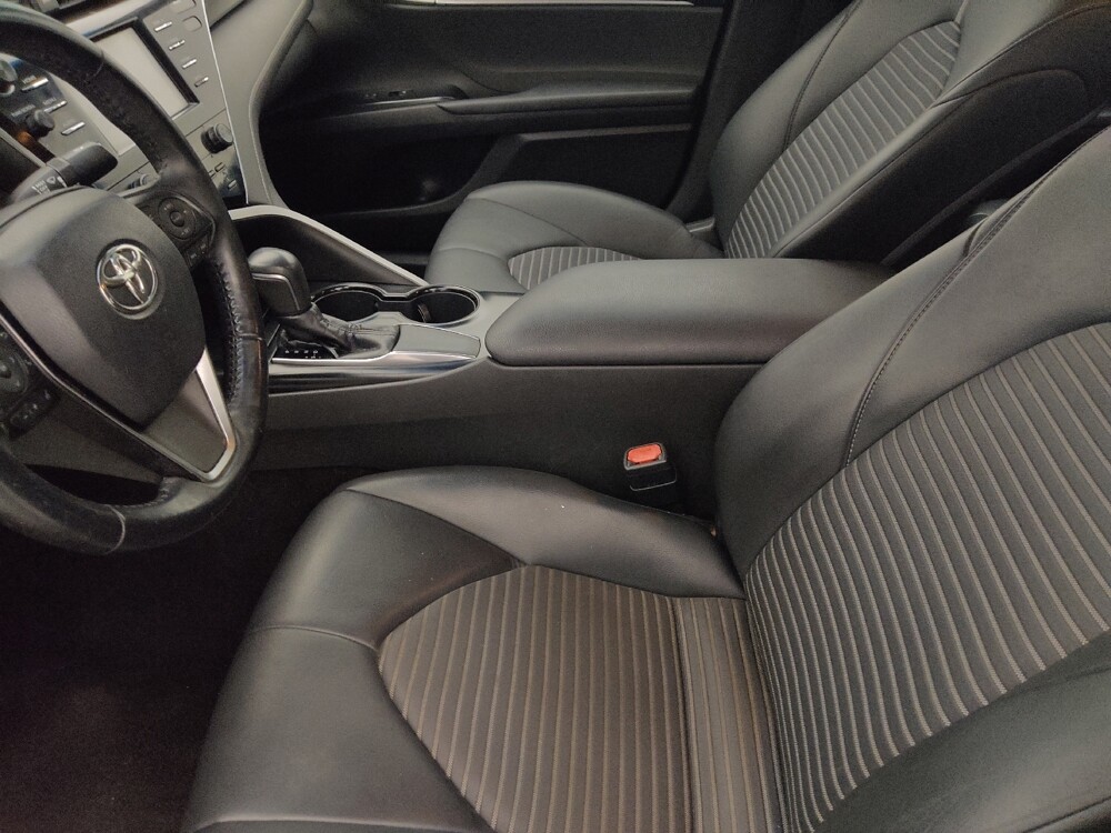 2018 Toyota Camry in Tampa, FL 33619 - 18143174 17