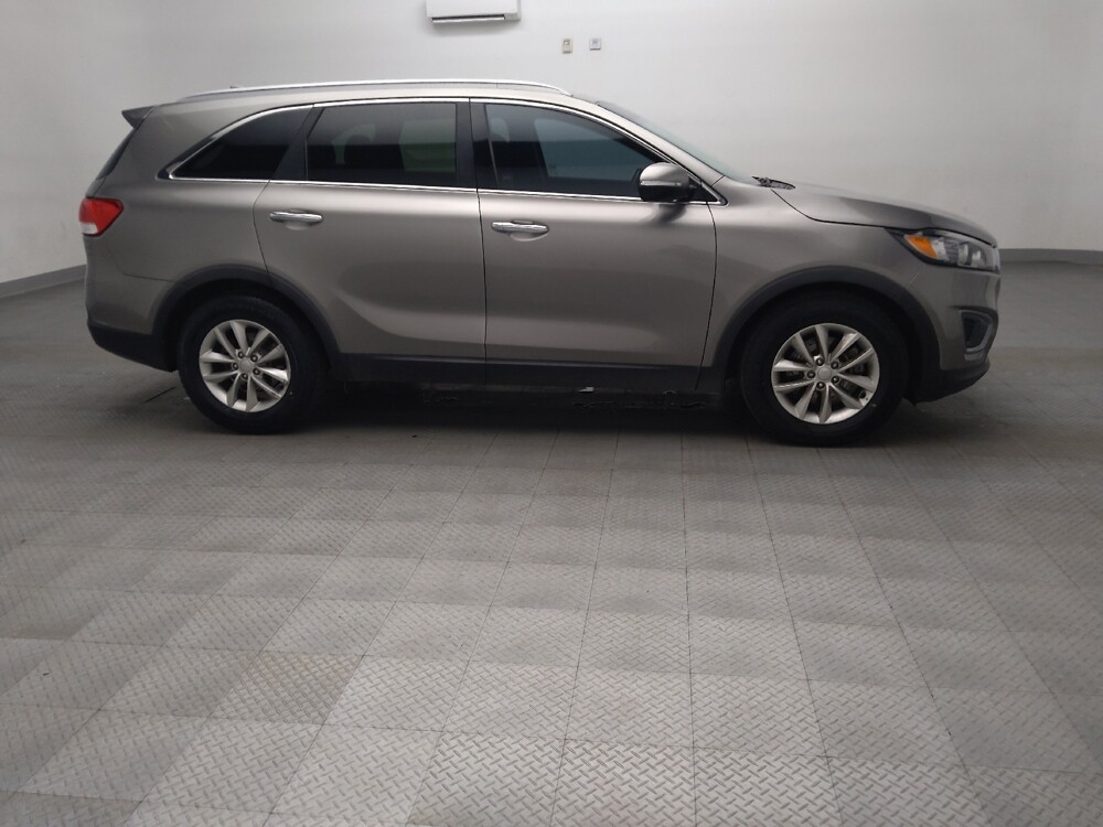 2017 Kia Sorento in Lubbock, TX 79424 - 18143199 11