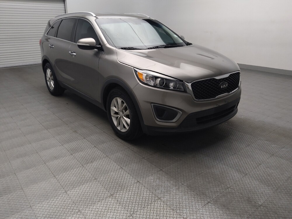 2017 Kia Sorento in Lubbock, TX 79424 - 18143199 13