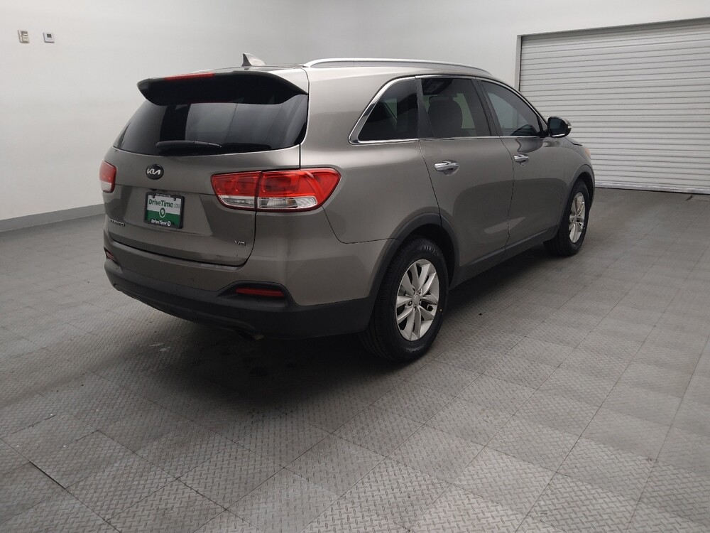 2017 Kia Sorento in Lubbock, TX 79424 - 18143199 9
