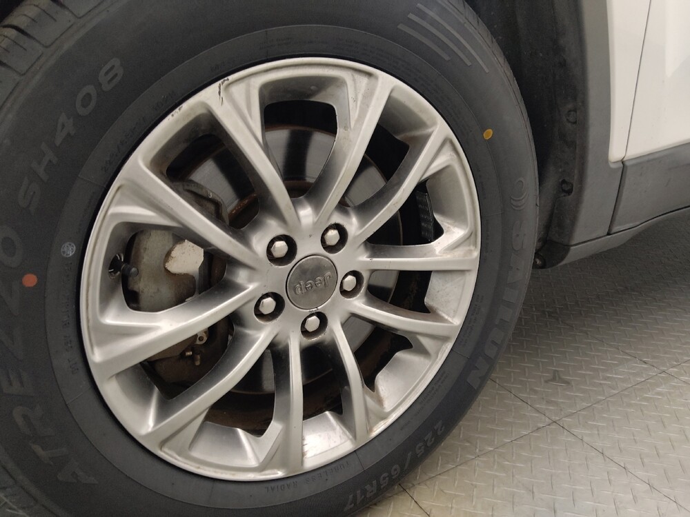 2019 Jeep Cherokee in Savannah, GA 31419 - 18143240 31
