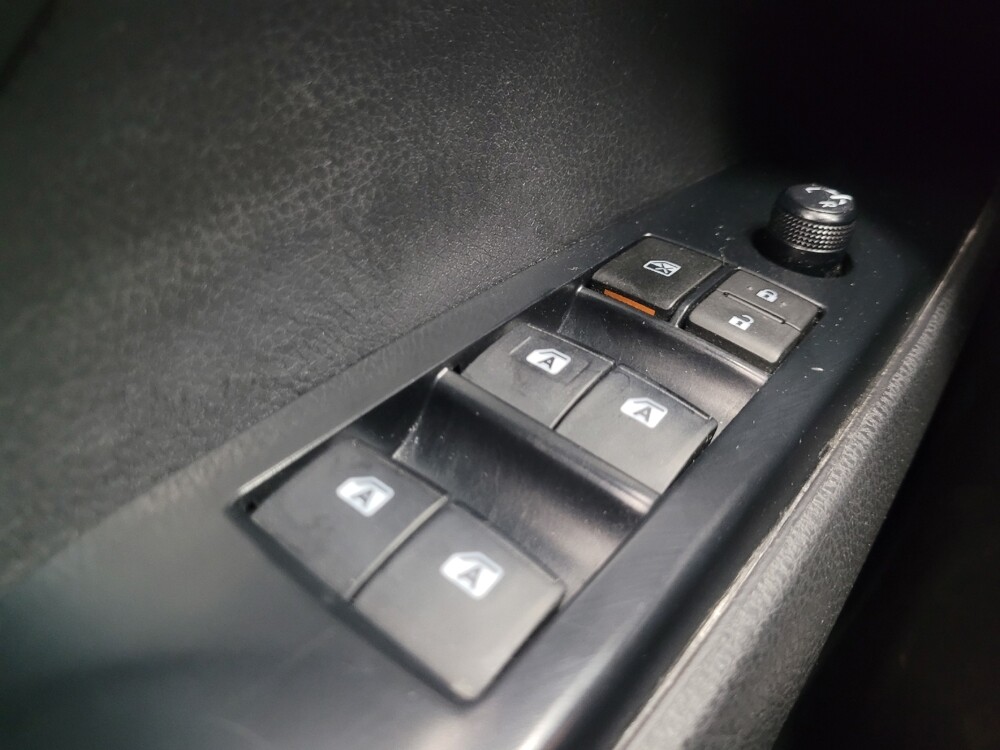 2019 Toyota Camry in Indianapolis, IN 46219 - 18143243 27