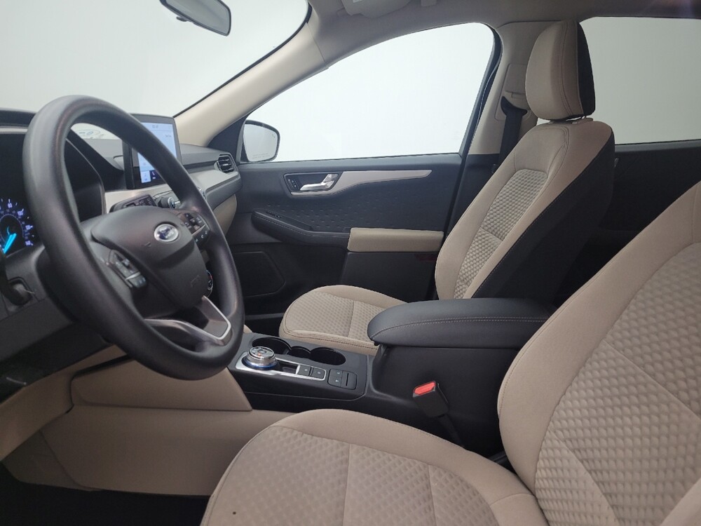 2020 Ford Escape in Cincinnati, OH 45255 - 18143247 17