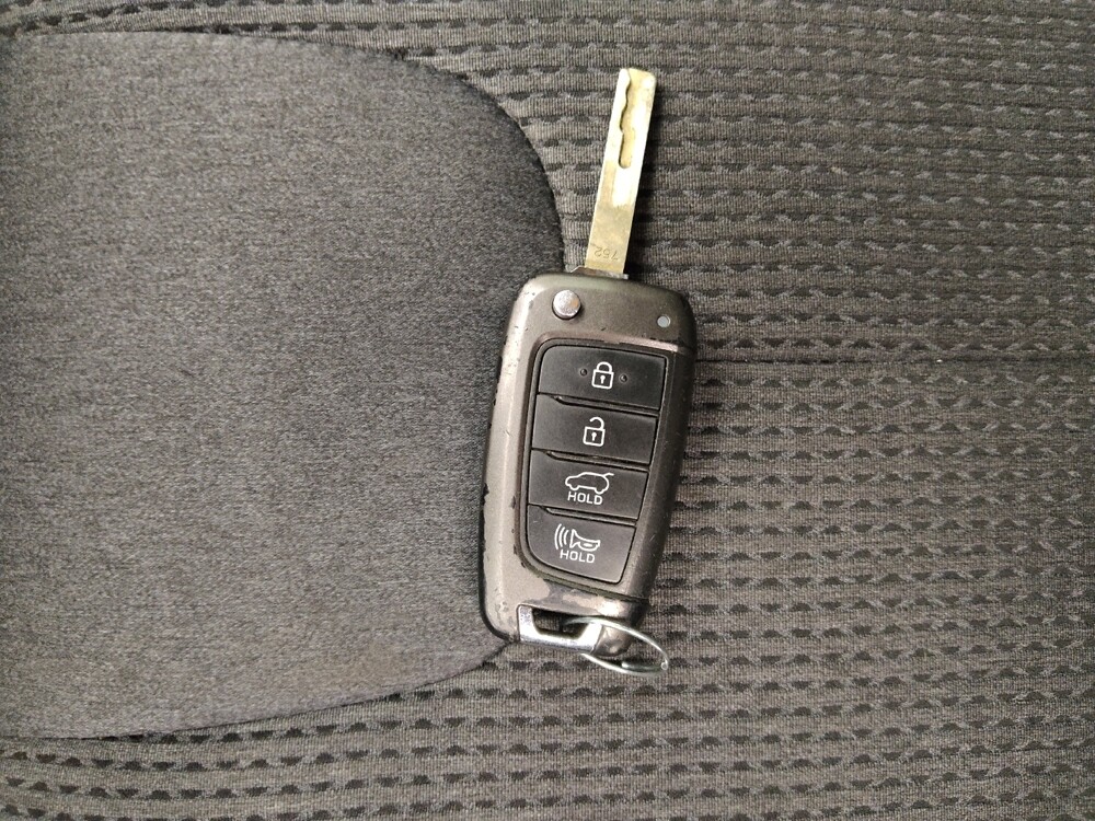 2019 Hyundai Santa Fe in Topeka, KS 66611 - 18143260 32