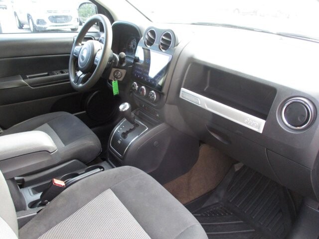 2017 Jeep Compass in Oak Grove, MO 64075 - 18143310 10