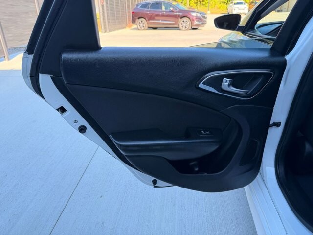 2016 Chrysler 200 in Knoxville, TN 37920 - 18143312 8