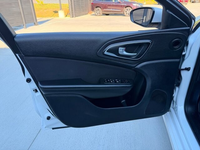 2016 Chrysler 200 in Knoxville, TN 37920 - 18143312 7