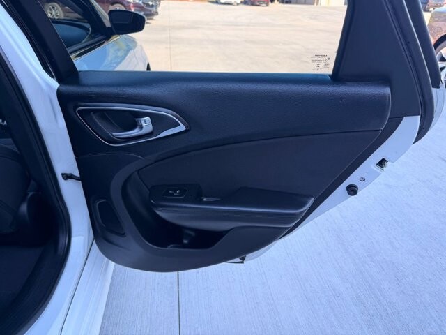 2016 Chrysler 200 in Knoxville, TN 37920 - 18143312 10