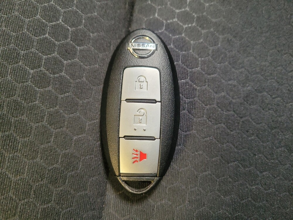 2016 Nissan Juke in Fresno, CA 93726 - 18143354 32
