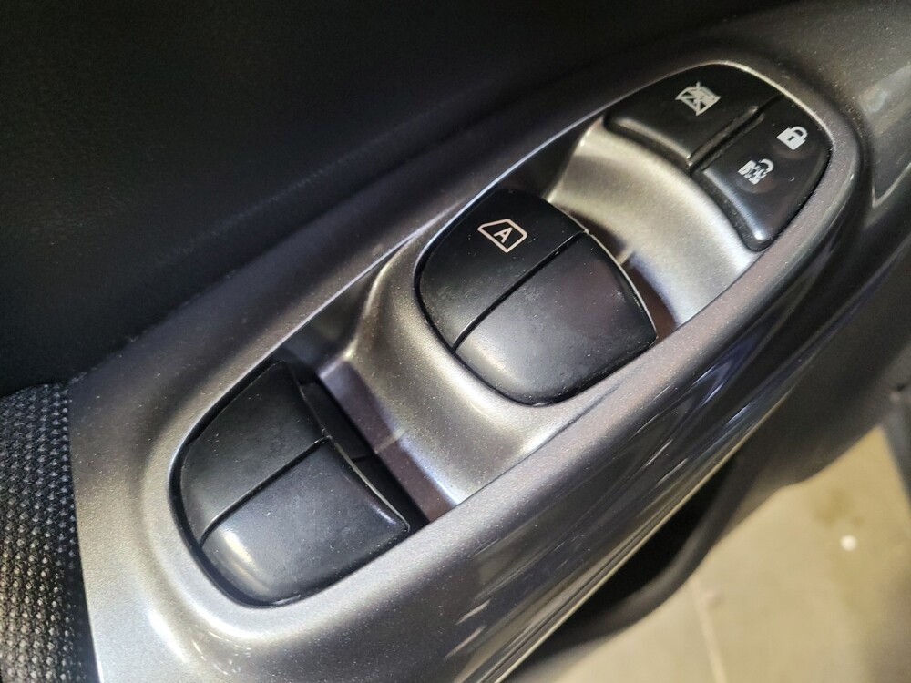 2016 Nissan Juke in Fresno, CA 93726 - 18143354 27
