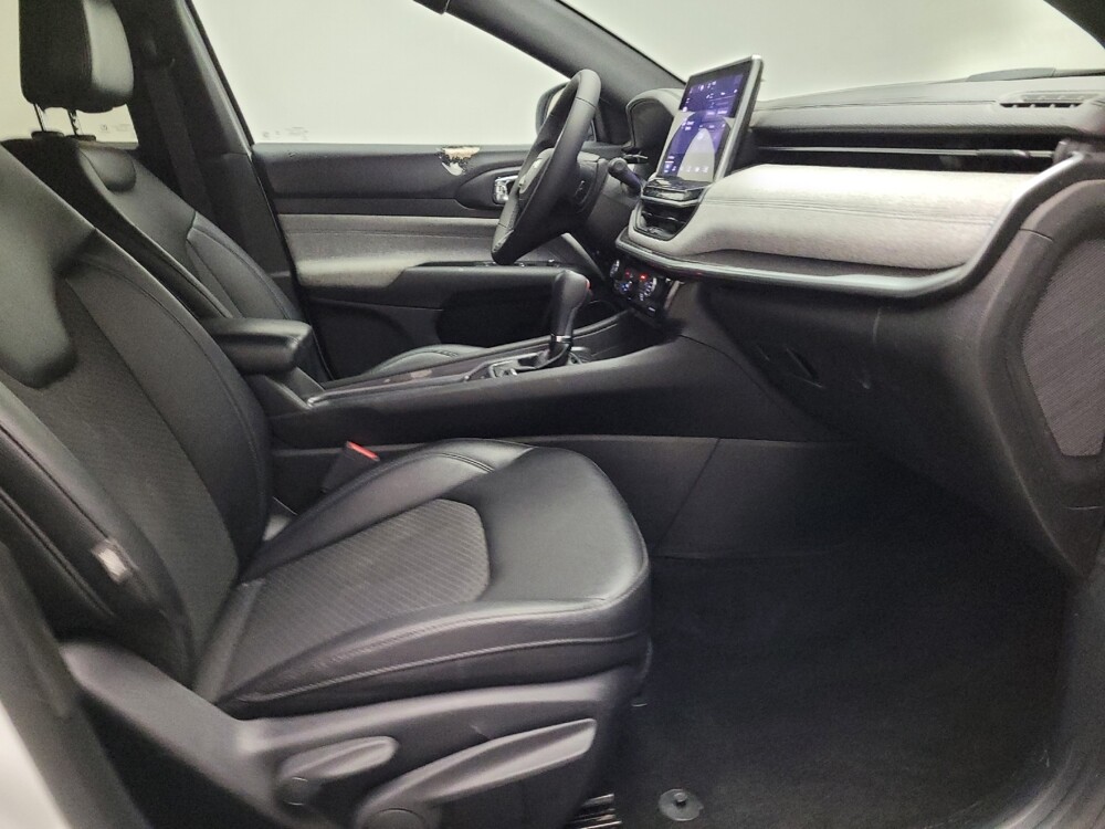 2024 Jeep Compass in Downey, CA 90241 - 18143362 21