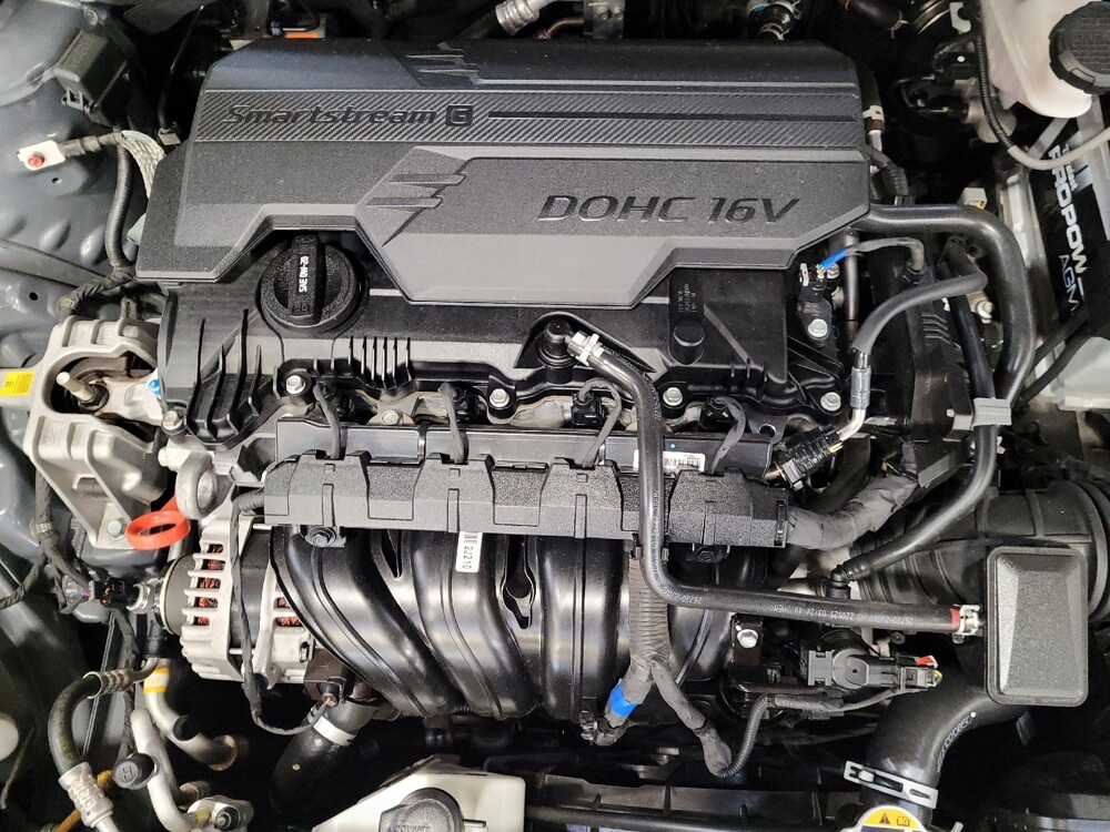 2023 Hyundai Elantra in Downey, CA 90241 - 18143379 30