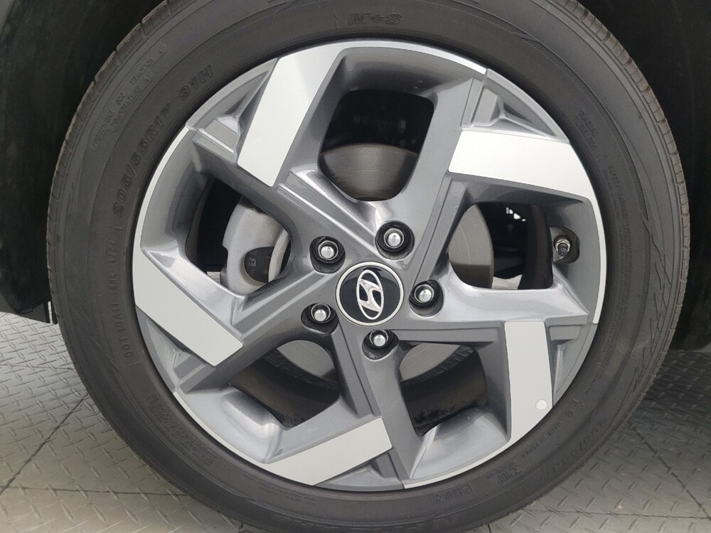 2025 Hyundai Venue in Tucson, AZ 85705 - 18143428 31