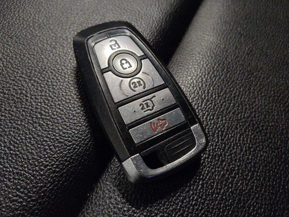 2020 Ford Explorer in Glendale, AZ 85301 - 18143429 32