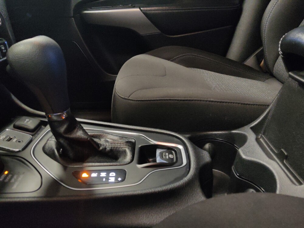 2021 Jeep Cherokee in Glendale, AZ 85301 - 18143430 26