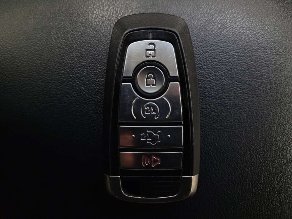 2018 Ford Edge in Las Vegas, NV 89104 - 18143460 32
