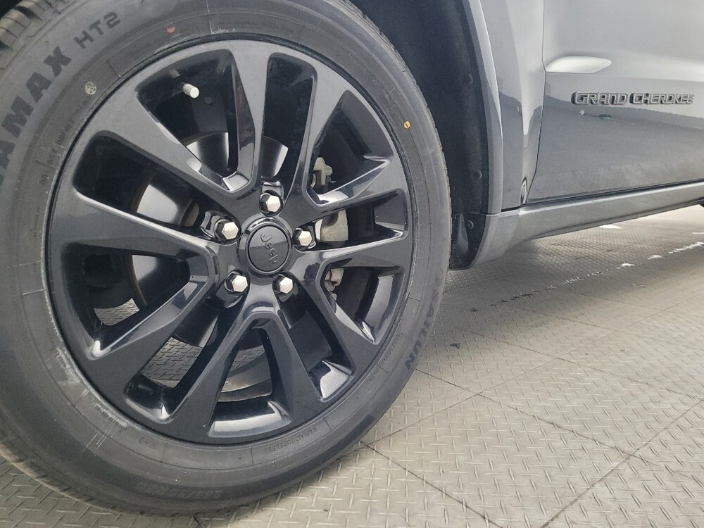 2018 Jeep Grand Cherokee in Savannah, GA 31419 - 18143470 31