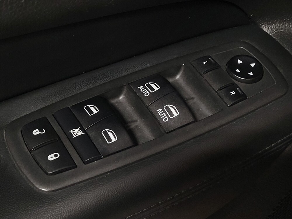 2019 Jeep Grand Cherokee in Orlando, FL 32808 - 18143477 27