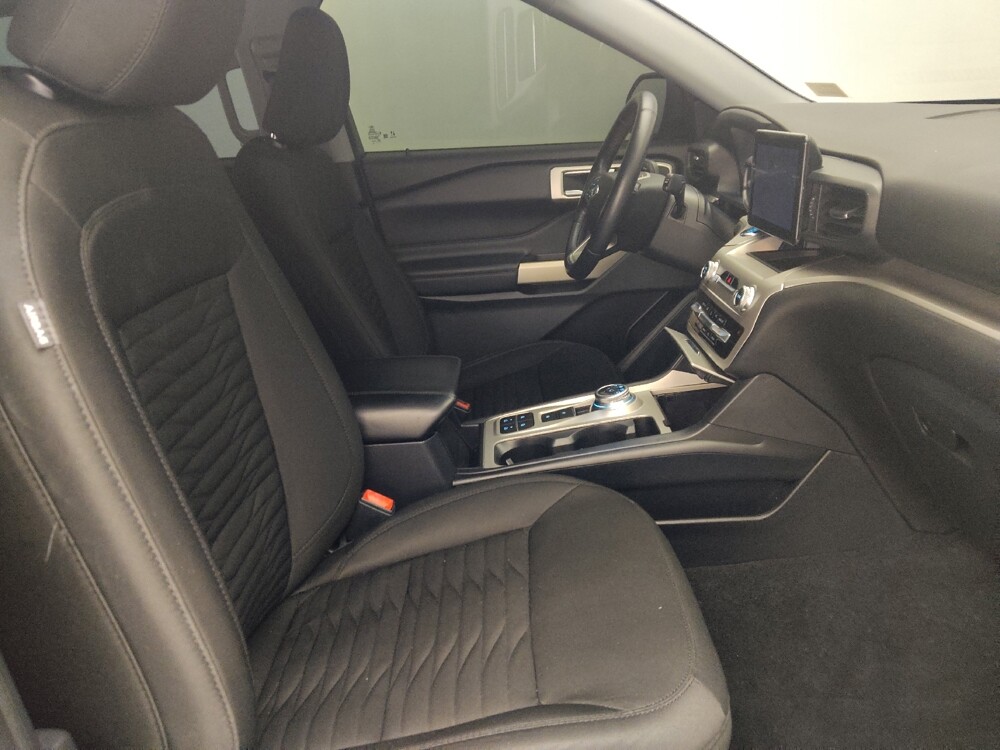 2021 Ford Explorer in Orlando, FL 32808 - 18143480 21