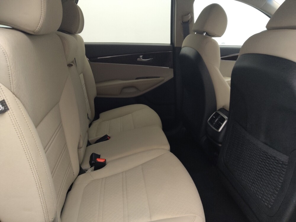 2018 Kia Sorento in Orlando, FL 32808 - 18143485 19
