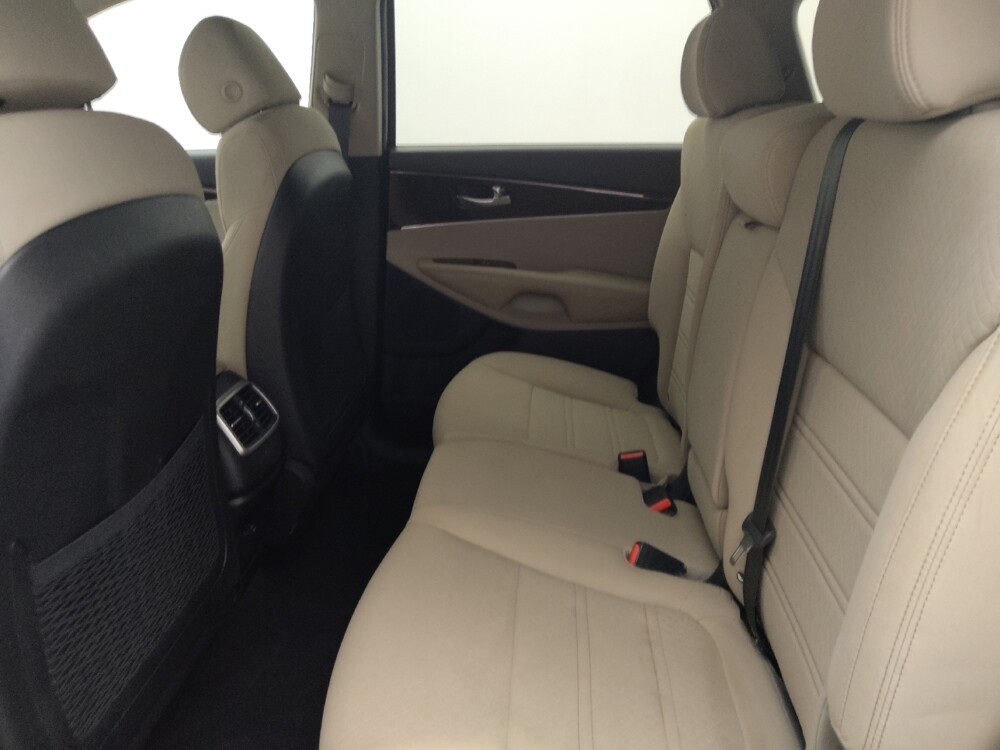 2018 Kia Sorento in Orlando, FL 32808 - 18143485 18