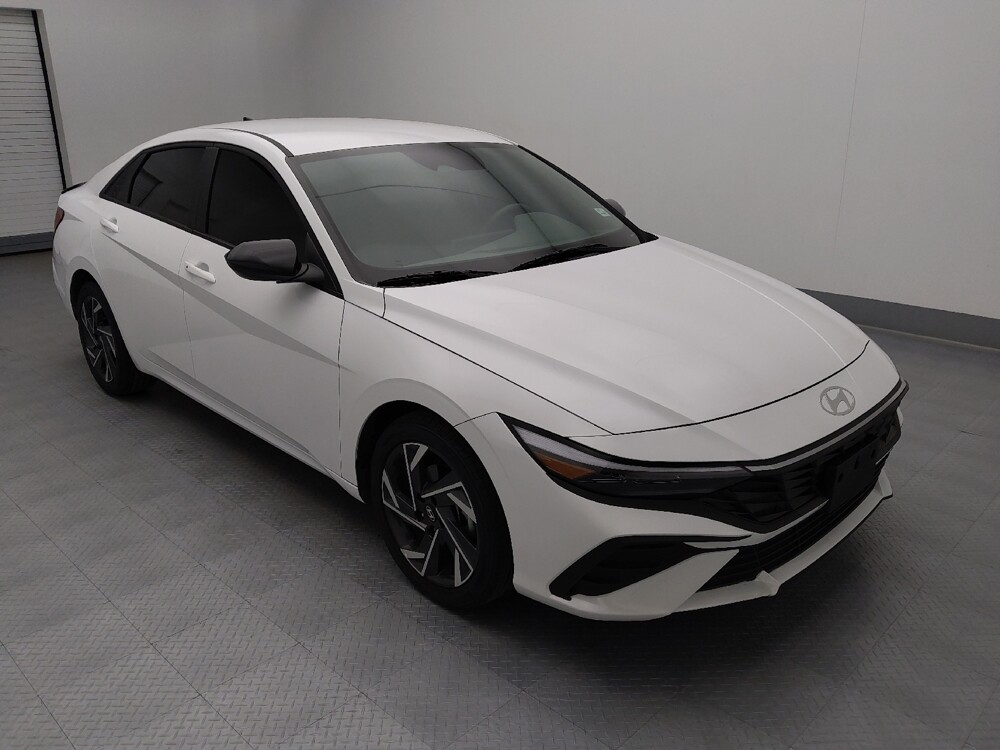 2025 Hyundai Elantra in Topeka, KS 66611 - 18143556 13